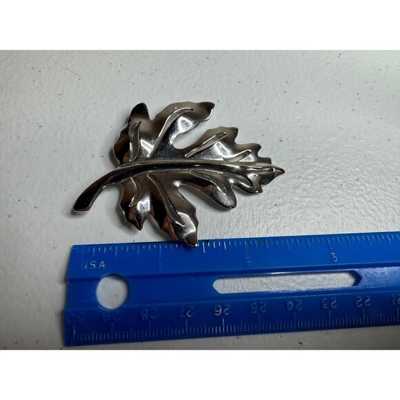 Silver-Tone Leaf Brooch with Matching Clip-On Earrings Set Vintage - Picture 6 of 7